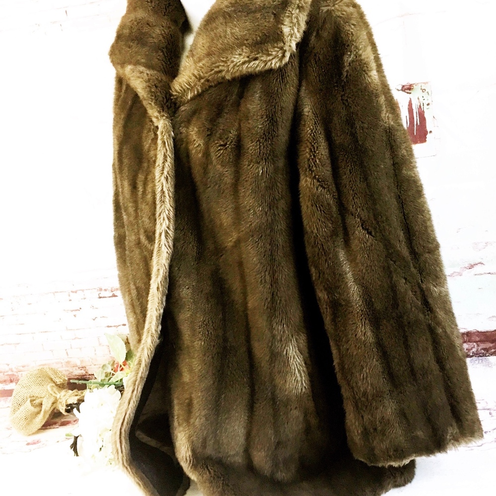 GINO ROSSI Tissavel Faux Fur Coat - Picture 5 of 7
